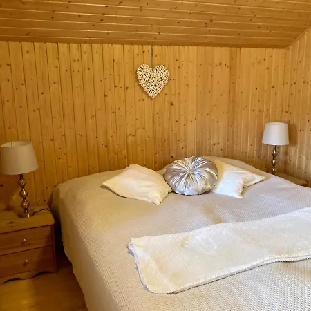 Huvikalliola, Laatulomat *