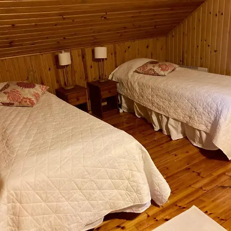 Huvikalliola, Laatulomat ヴィラ *