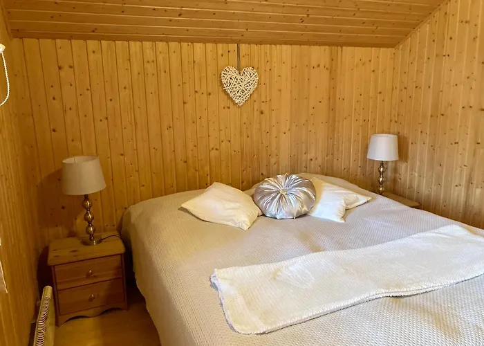 Huvikalliola, Laatulomat *