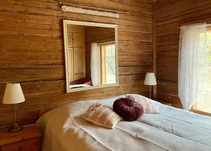 Huvikalliola, Laatulomat